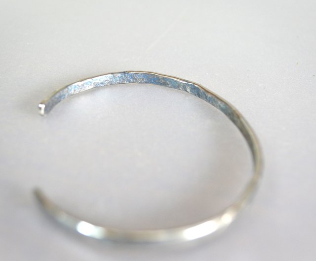Titanium bangle・チタンバングル=内に緑青=内径62ミリ・楕円