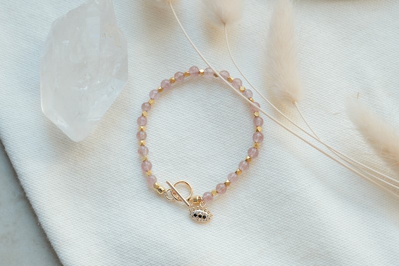 True Love - Strawberry Quartz gold-plated bracelet with evil eye charm - สร้อยข้อมือ - คริสตัล สึชมพู