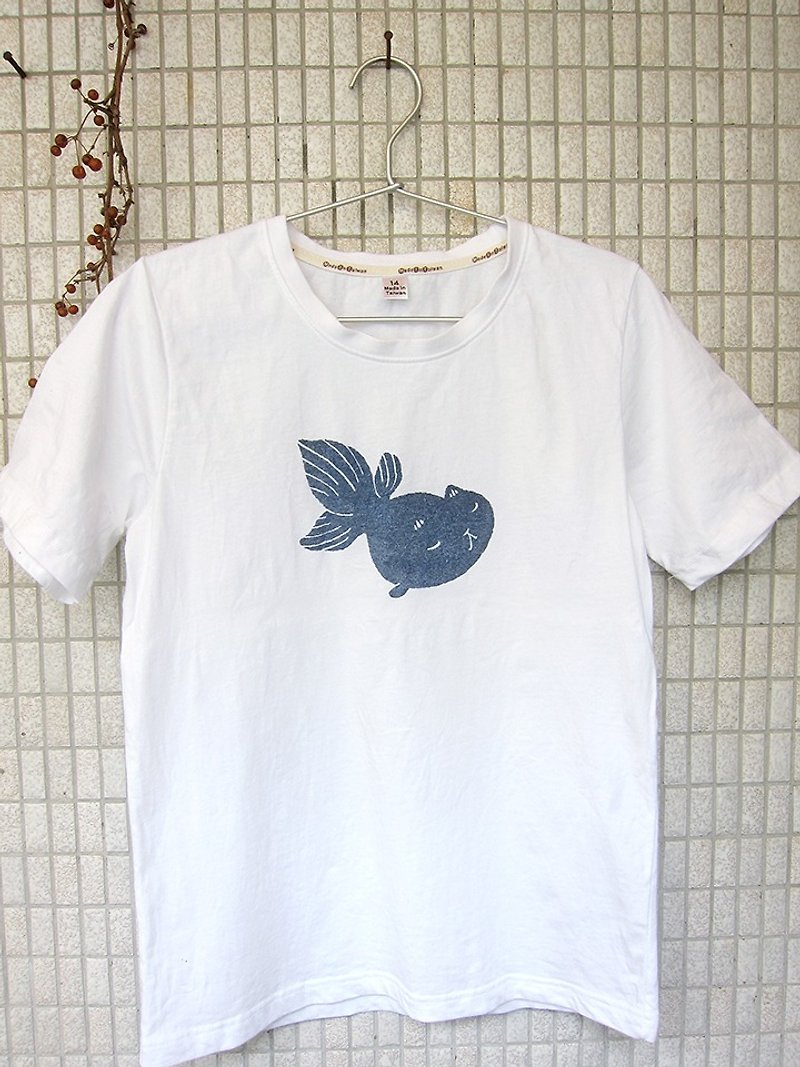 純白的你 / 金魚喵 - 藍染中性Tshirt - 中性衛衣/T 恤 - 棉．麻 白色
