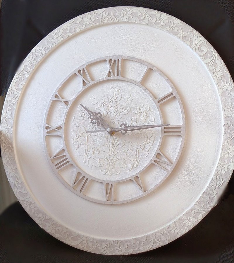 掛鐘 White Round wall clock with grey frame and white ornament Silent clock Gift - 時鐘/鬧鐘 - 木頭 白色