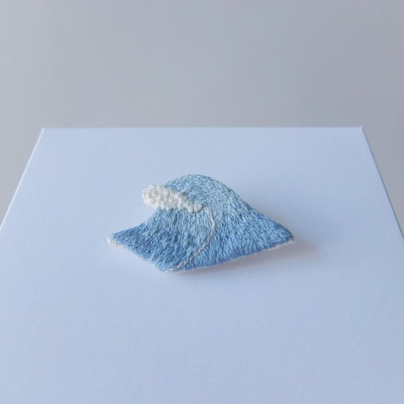 小騙子/採集記/海浪－別針(小)－多色 - 胸針 - 繡線 藍色