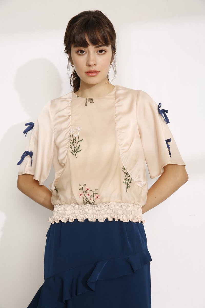 Short embroidered bow top--apricot color--no lining - เสื้อผู้หญิง - เส้นใยสังเคราะห์ ขาว