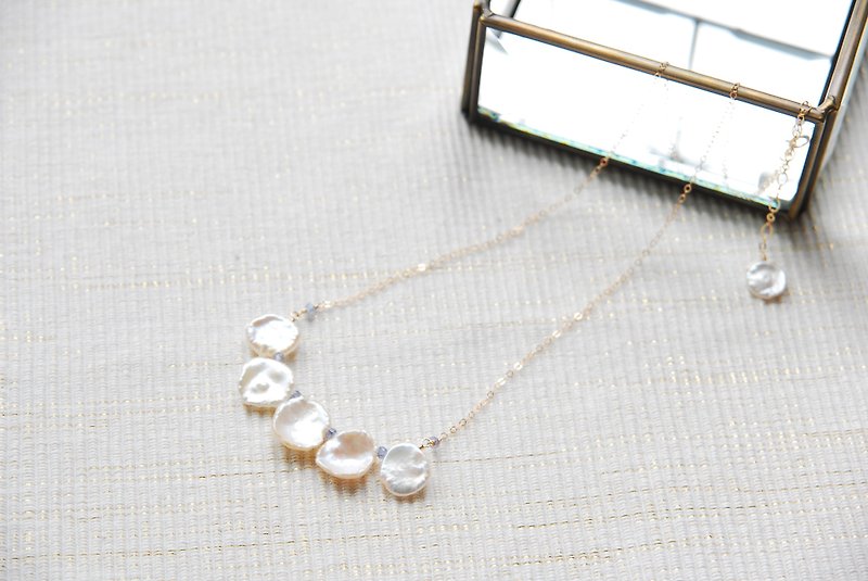 ケシパールとタンザナイトのネックレス（１４kgf） - ネックレス - 宝石 ホワイト