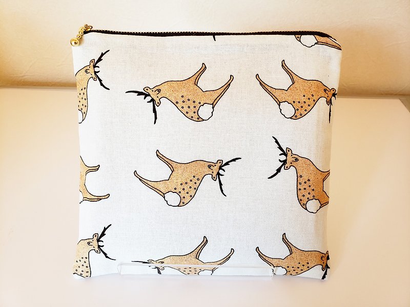 Sika deer petanko pouch - กระเป๋าเครื่องสำอาง - ผ้าฝ้าย/ผ้าลินิน สีนำ้ตาล