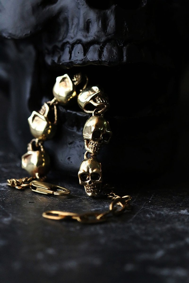 สร้อยข้อมือ Human Skulls Charm Bracelet - Original design and made by Defy - สร้อยข้อมือ - โลหะ สีทอง