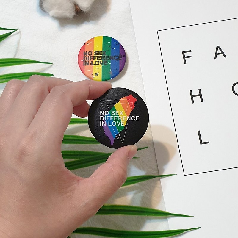 Rainbow Taiwan badge - Brooches - Plastic Multicolor