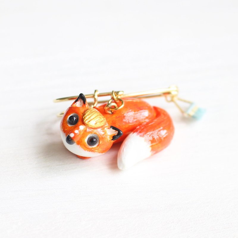 Fox brooch  Polar Bear Handmade pin - เข็มกลัด - ดินเผา สีส้ม