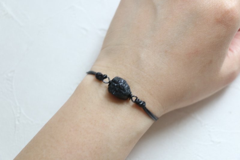 Black tourmaline bracelet - Raw crystal bracelet - crystal cord bracelet - สร้อยข้อมือ - เครื่องเพชรพลอย สีดำ