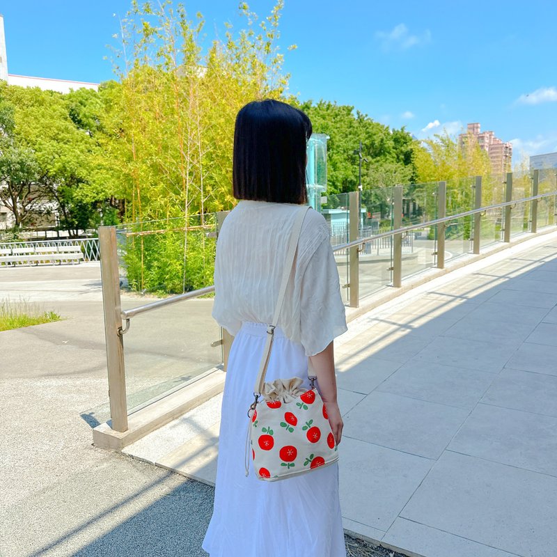 小蘿蔔頭束口水桶帆布包-桔子紅了 束口包 側背包 斜背包 手提包 - 束口袋/束口背包/水桶包 - 棉．麻 紅色