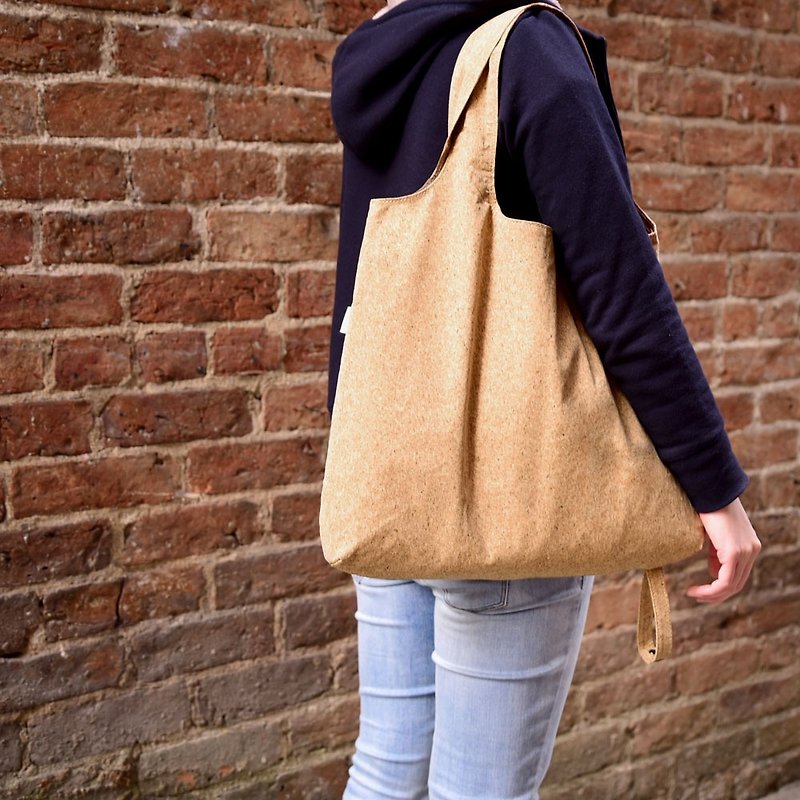 [Feeling Cork] Eco-friendly and washable storage cork handbag for gift giving [M] - Handbags & Totes - Cork & Pine Wood Brown