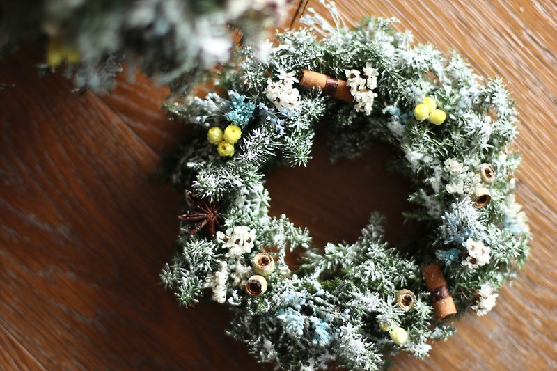 Northland Christmas Dry Wreath - Pre-order will be shipped after 11/20 - Dried Flowers & Bouquets - Plants & Flowers Green