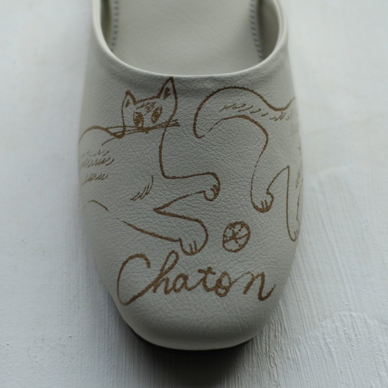 CLOAKROOMS OF .Fuller indoor slippers design-chaton white - Indoor Slippers - Faux Leather White