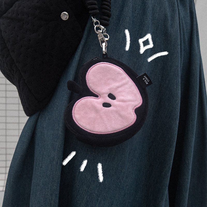 Human August 8 original design pink apple plush coin purse pendant storage earphone bag key chain spring - กระเป๋าใส่เหรียญ - วัสดุอื่นๆ สีดำ