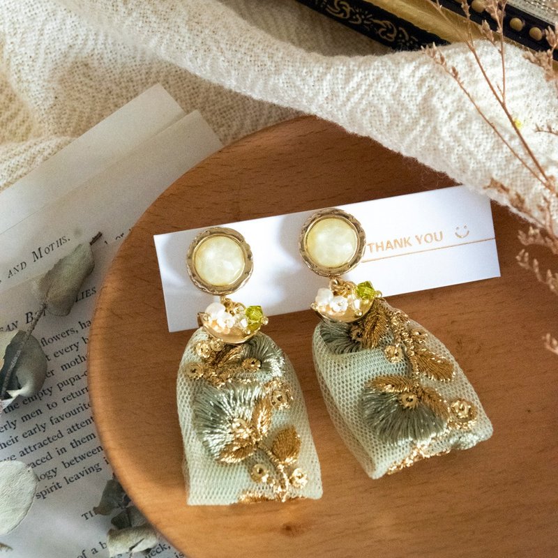 Embroidered Ribbon Earrings Green French Elegant Texture Real Gold Plated Clip-On 925 Silver Ear Needle - ต่างหู - ผ้าไหม สีเขียว