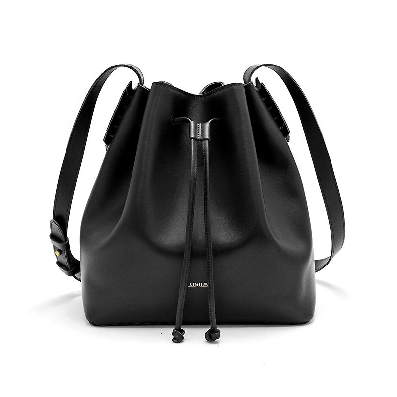 Laurel weave-leather bucket bag / black - กระเป๋าแมสเซนเจอร์ - หนังแท้ สีดำ