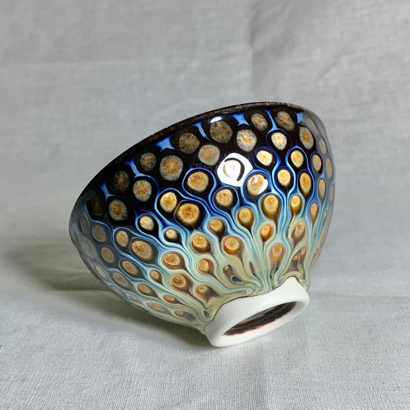 Peacock teacup / Taiwan pottery artist Yu-ning, Chiu / 0007 - ถ้วย - เครื่องลายคราม หลากหลายสี