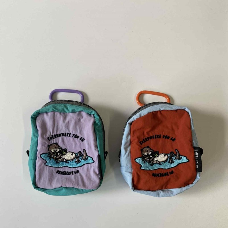 Underline Otter floating embroidery pocket bag - 零錢包/小錢包 - 棉．麻 多色