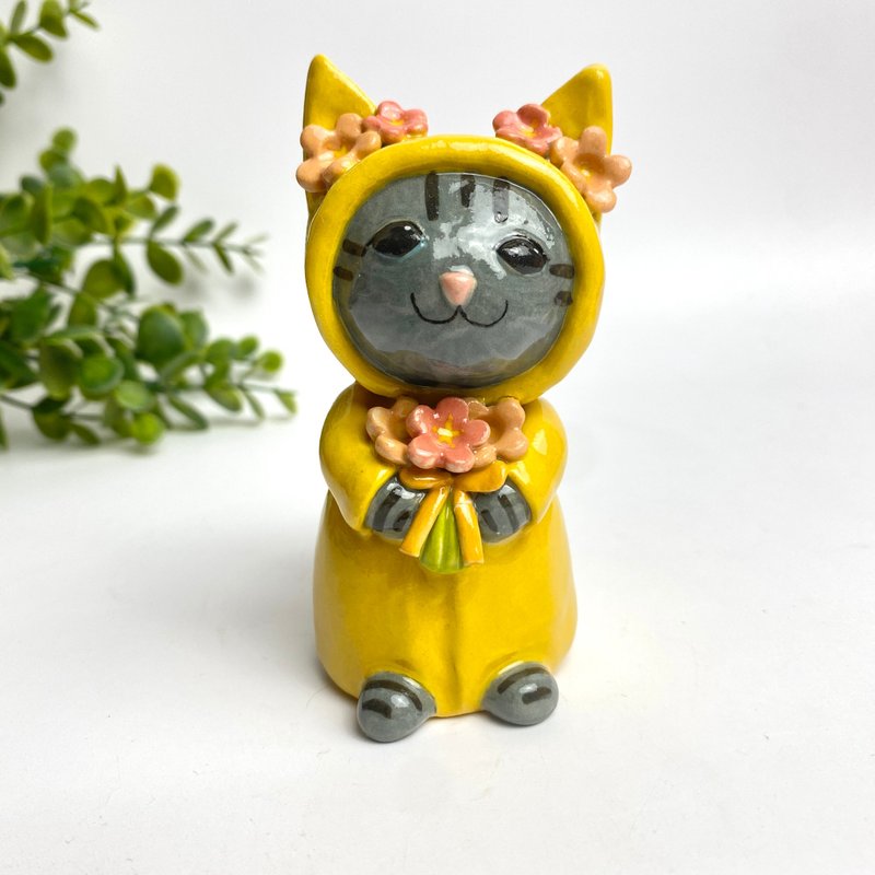 Handmade ceramic doll vase with a cute yellow cat and flower lover. - 花瓶 - 陶 黃色