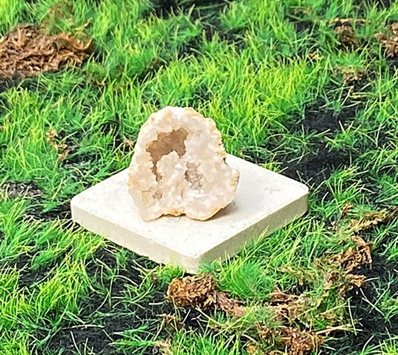 能量擺飾-天然招財瑪瑙小白晶花球洞 療癒 開運  原礦 快速出貨 - 擺飾/家飾品 - 水晶 多色