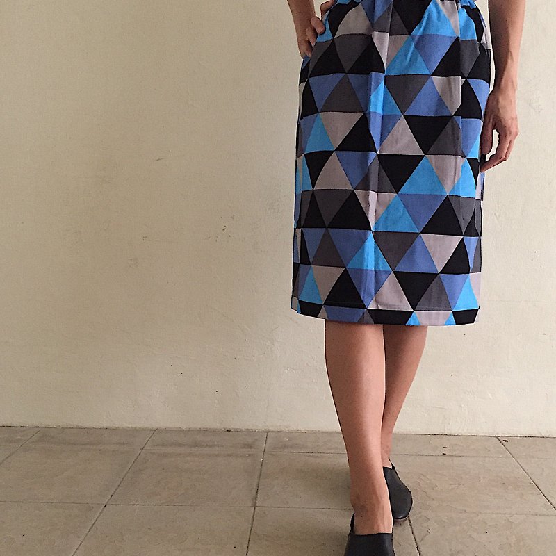 Blue Triangle Print Versatile Everyday Midi Skirt