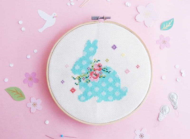 Cross Stitch KIT - Bunny with Floral Wreaths - Spring is here ~ - เย็บปัก/ถักทอ/ใยขนแกะ - งานปัก สีน้ำเงิน
