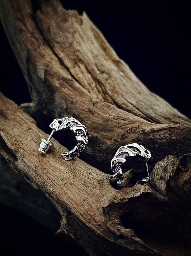 [New Product] Beast Claw Earrings/Sterling Silver/Single - ต่างหู - เงินแท้ สีเงิน