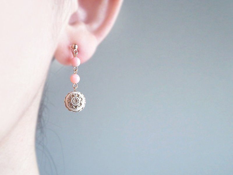 ピンクオパールとドイツビーズのアンティークスタイルイヤリング　夾式 - 耳環/耳夾 - 石頭 粉紅色