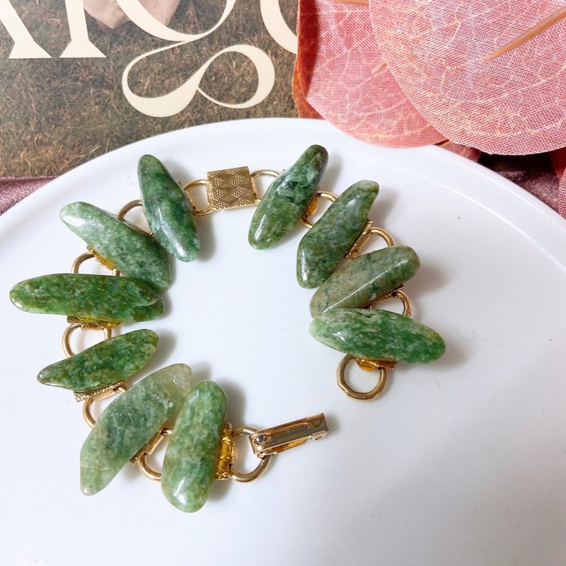 【西洋古董飾品】厚天然玉石原石 錶扣連續鏈圈 手鍊 手環 - 胸針 - 貴金屬 綠色