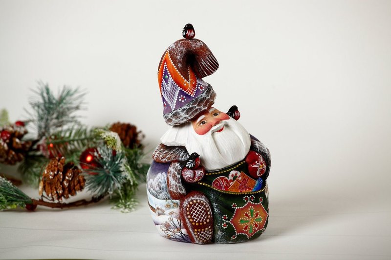 Round Russian carved Santa, hand carved figure, 7.9 inch(20 cm) tall - ตุ๊กตา - ไม้ สีม่วง