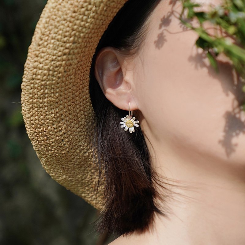 FOREST LETTER Chamomile Flower Series Earrings S925 Silver - ต่างหู - เงิน 