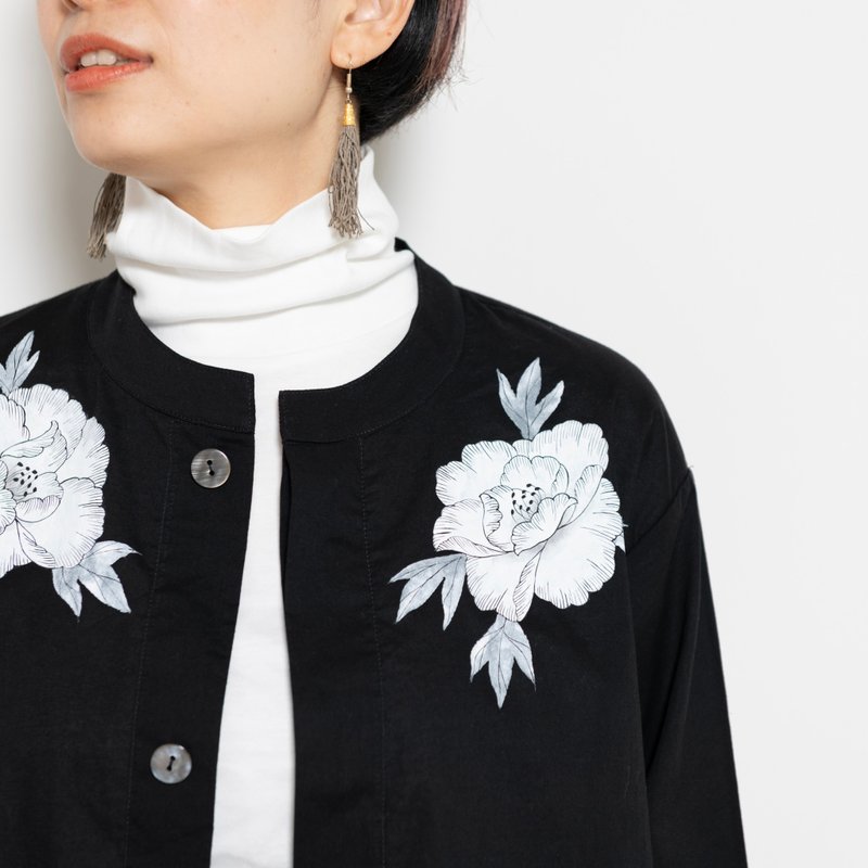 比翼仕立てノーカラーブラウス【手描き白牡丹】 - 女上衣/長袖上衣 - 棉．麻 黑色