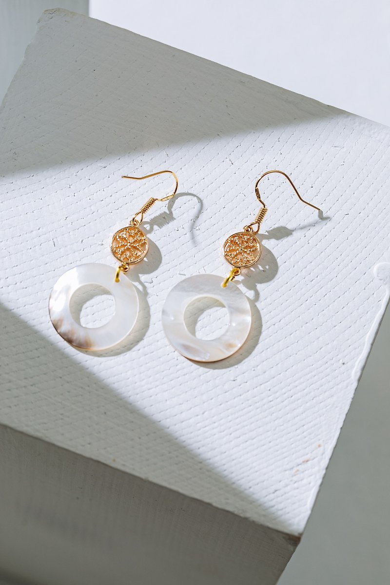 Xiaojiabiyu-shell earrings - ต่างหู - ทองแดงทองเหลือง สีกากี