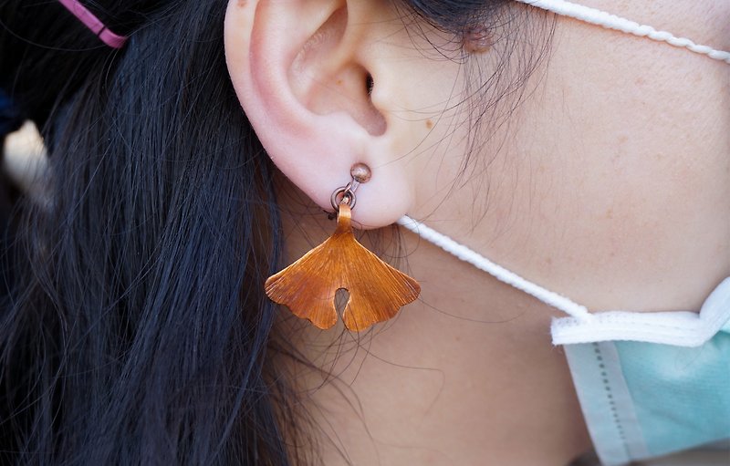 [Tainan Metalworking Course] Metalworking x Unique x Realism─(Small) Ginkgo Leaf Earrings - Metalsmithing/Accessories - Copper & Brass 