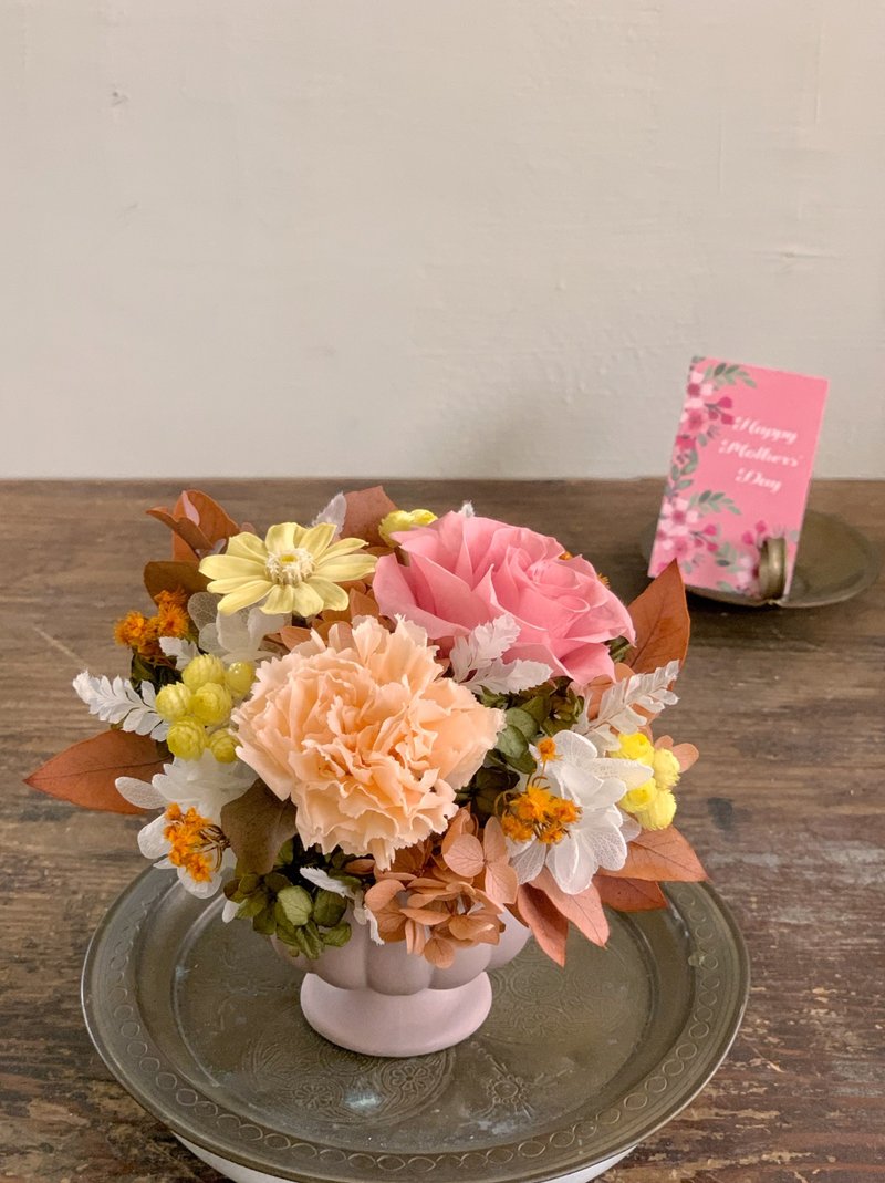 Mother's Day bouquet Mother's Day flower gift [warm orange carnation classical vase table flower] - ช่อดอกไม้แห้ง - พืช/ดอกไม้ สีส้ม