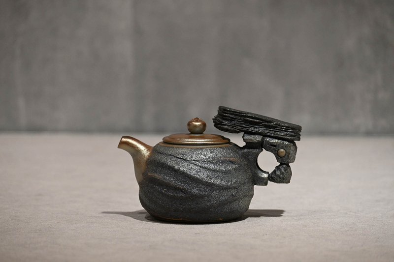 | 270cc | 柴燒造型正把壺 柴燒壺 茶壺 手作壺【臻麟陶藝】 - 茶壺/茶杯/茶具 - 陶 