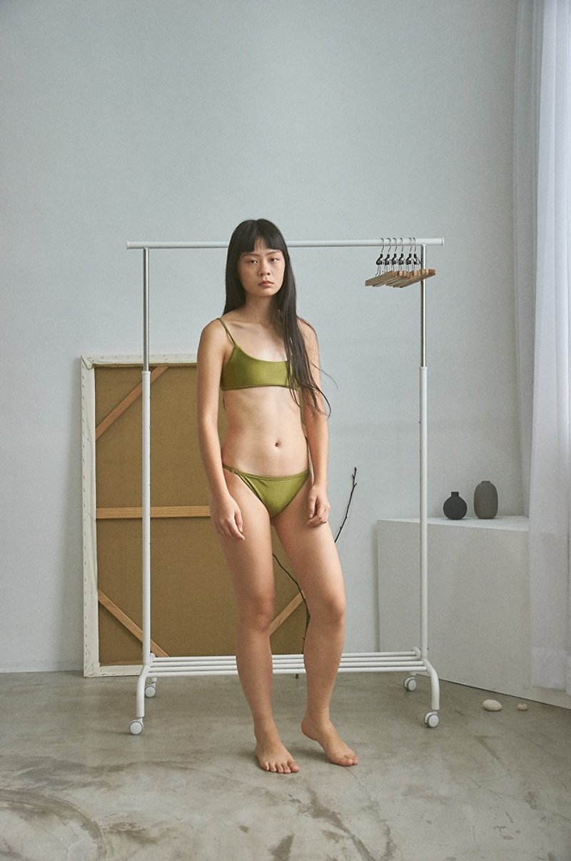 Upper trapezoidal upper body swimsuit. green. Moun bikini. F size - เสื้อผู้หญิง - เส้นใยสังเคราะห์ สีเขียว