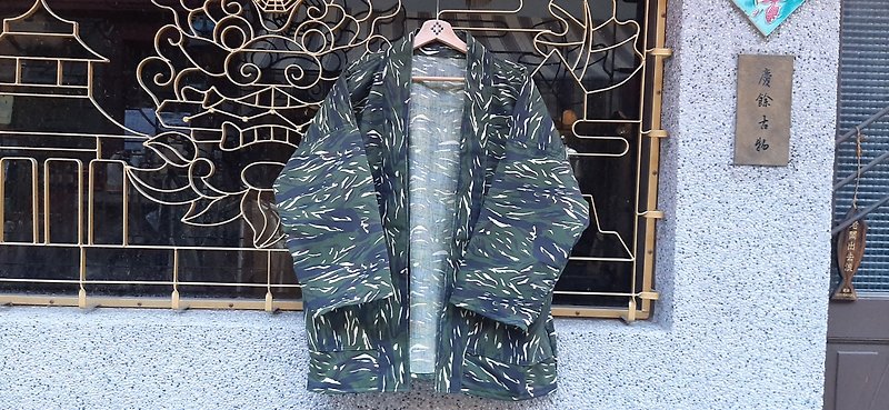 AMIN'S SHINY WORLD 老軍布虎紋迷彩橫直拼接 KIMONO ONLY系列 - 男夾克/外套 - 棉．麻 綠色