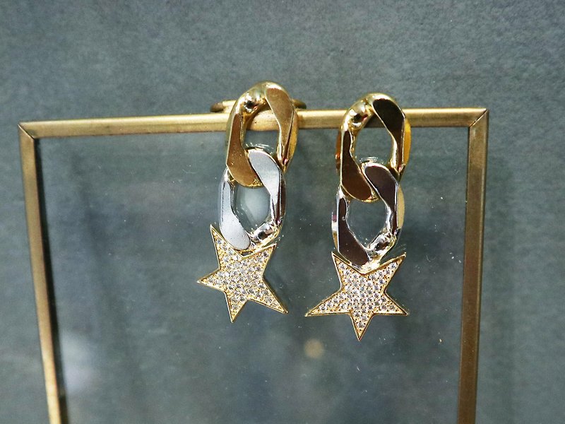 Dragonfly shuttles the Milky Way dancing star chain star earrings - Earrings & Clip-ons - Copper & Brass Gold
