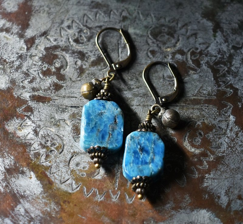 Apatite and Ethnic Bell Earrings - ต่างหู - เครื่องเพชรพลอย สีน้ำเงิน
