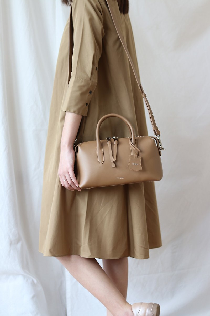 P i L L o w  Camel - Leather Bag (Cow Leather) - Handbags & Totes - Genuine Leather Brown
