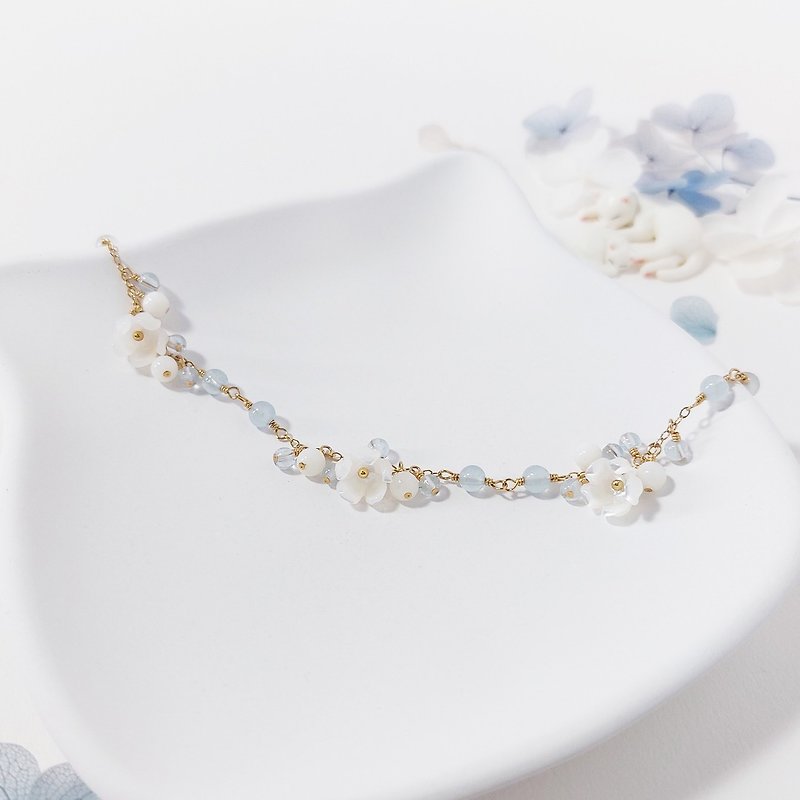 Aquamarine + Shell Flower x 14KGF Bracelet - Bracelets - Semi-Precious Stones White