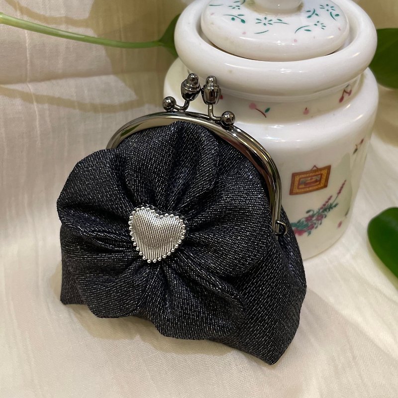[Flowers in the foggy night] Under production/Starry Night Black Palm Flower Mini Kiss Lock Bag/Coin Purse/Key Bag - Coin Purses - Other Materials Black