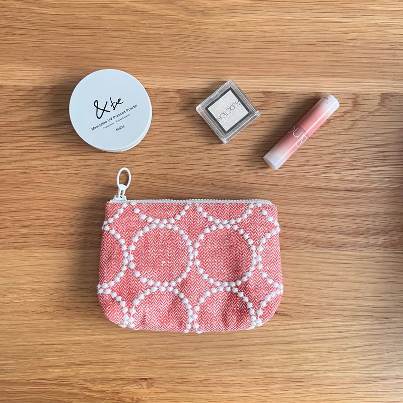 mina perhonen tambourine cosmetic pouch, circle pattern, red - กระเป๋าเครื่องสำอาง - ผ้าฝ้าย/ผ้าลินิน สีแดง