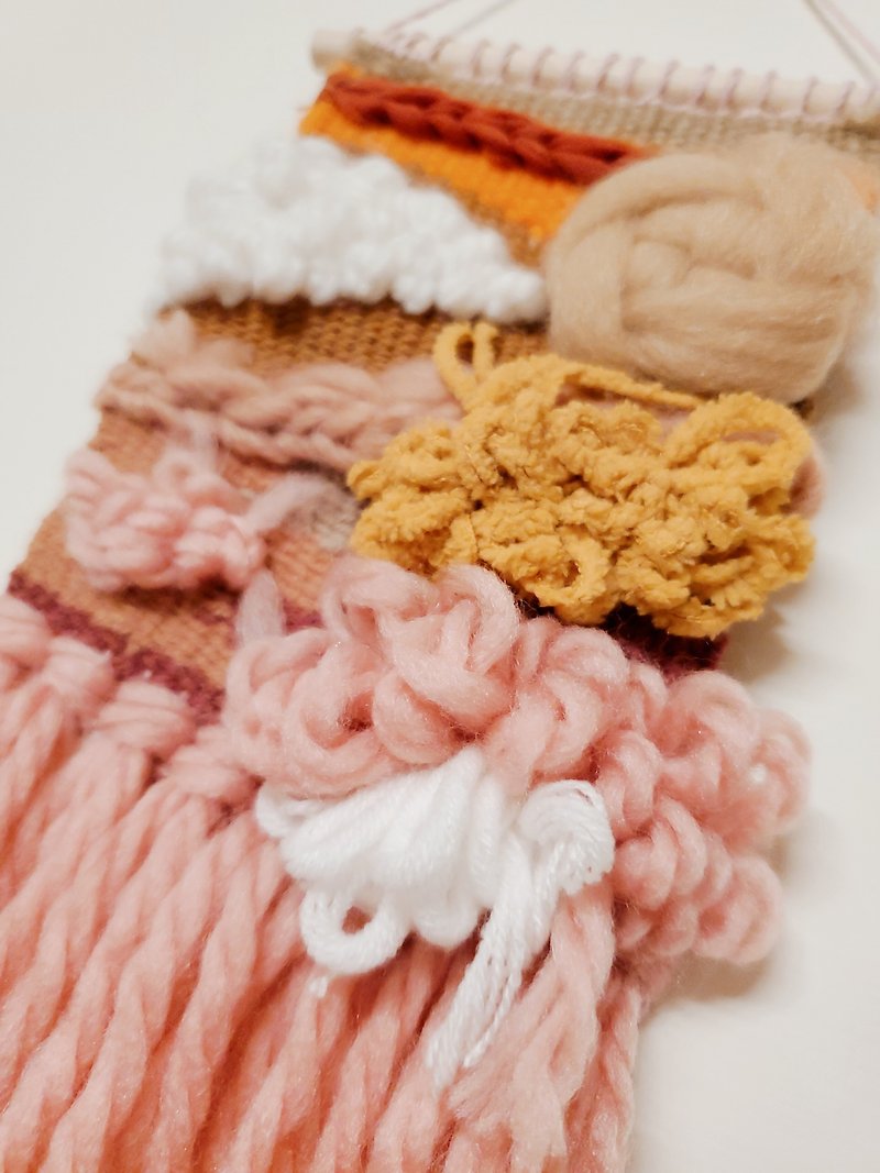 Art weaving 編織 小玫瑰 壁掛 旗幟 可客製 - 裝飾/擺設  - 棉．麻 粉紅色