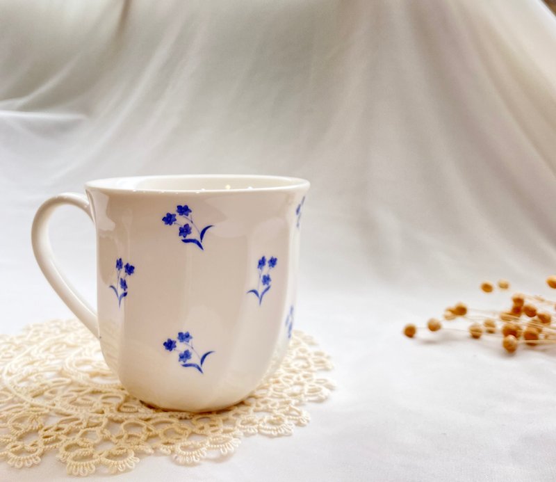 [Good Day Fetish] Korean Elegant Freesia Flowers and Grass Ceramic Mug Afternoon Tea Ceremony - ถ้วย - เครื่องลายคราม ขาว