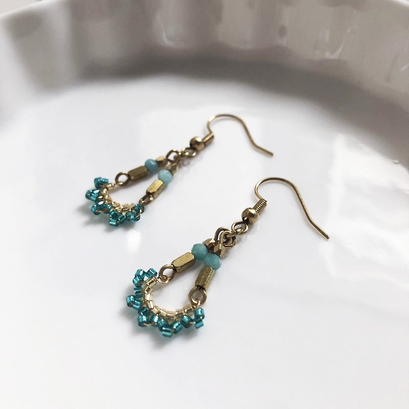 Romantic knitted lace green lake Bronze Clip-On earrings can be changed - ต่างหู - ทองแดงทองเหลือง หลากหลายสี