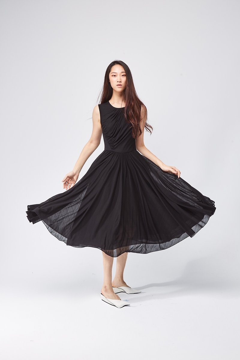 CUPRO 典雅連身裙 - 連身裙 - 其他材質 黑色