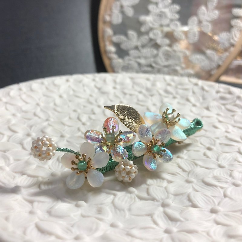【Ruosang】Pear flower. Jewelry weaving. Hand-made crystal braided hairpin. - Hair Accessories - Colored Glass Green