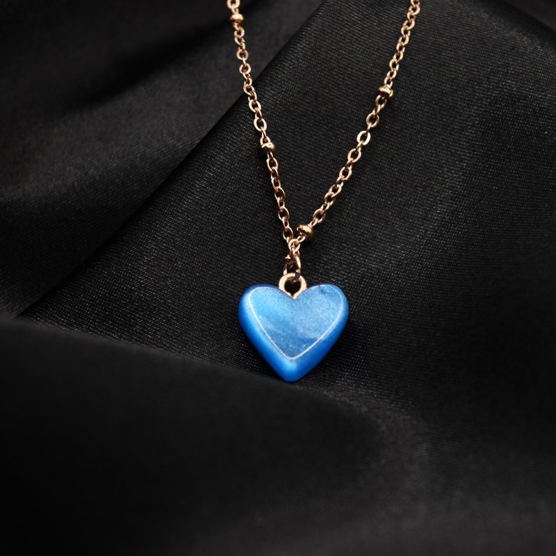 The Volition blue heart-shaped charm pendant - สร้อยคอ - วัสดุอื่นๆ สีน้ำเงิน