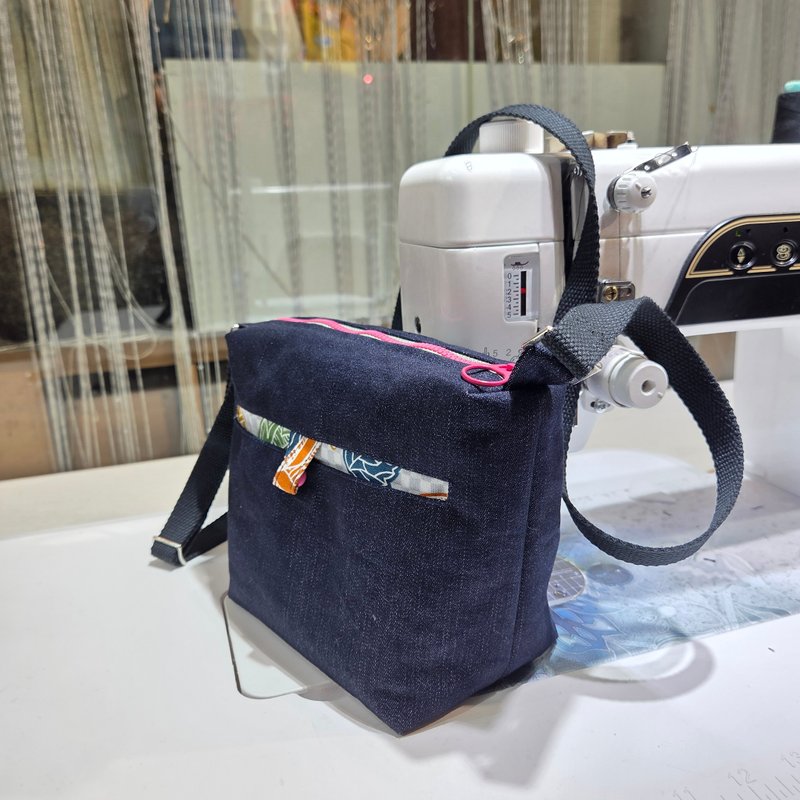 拉鏈側背袋 - 側背包/斜背包 - 棉．麻 藍色